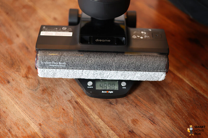 Dreame Wischsauger auf der Waage